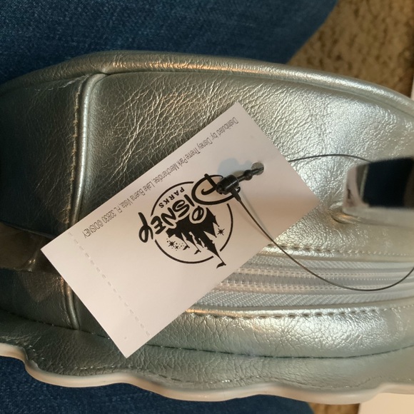 Disney Pixar UP Grape Soda Bottle Cap Purse - Picture 6 of 7